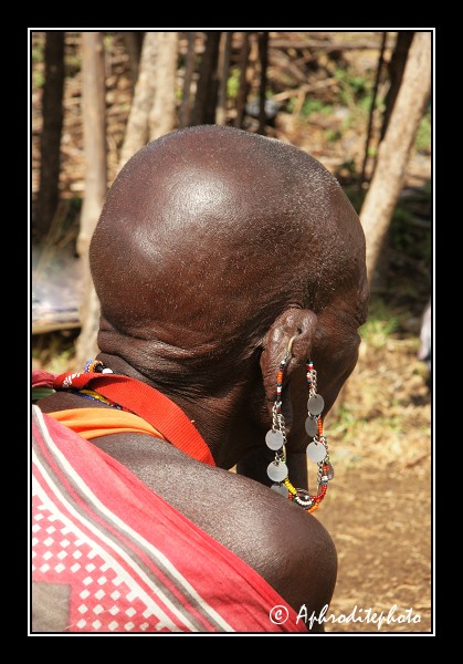 Bijou d'oreille d'une vieille femme